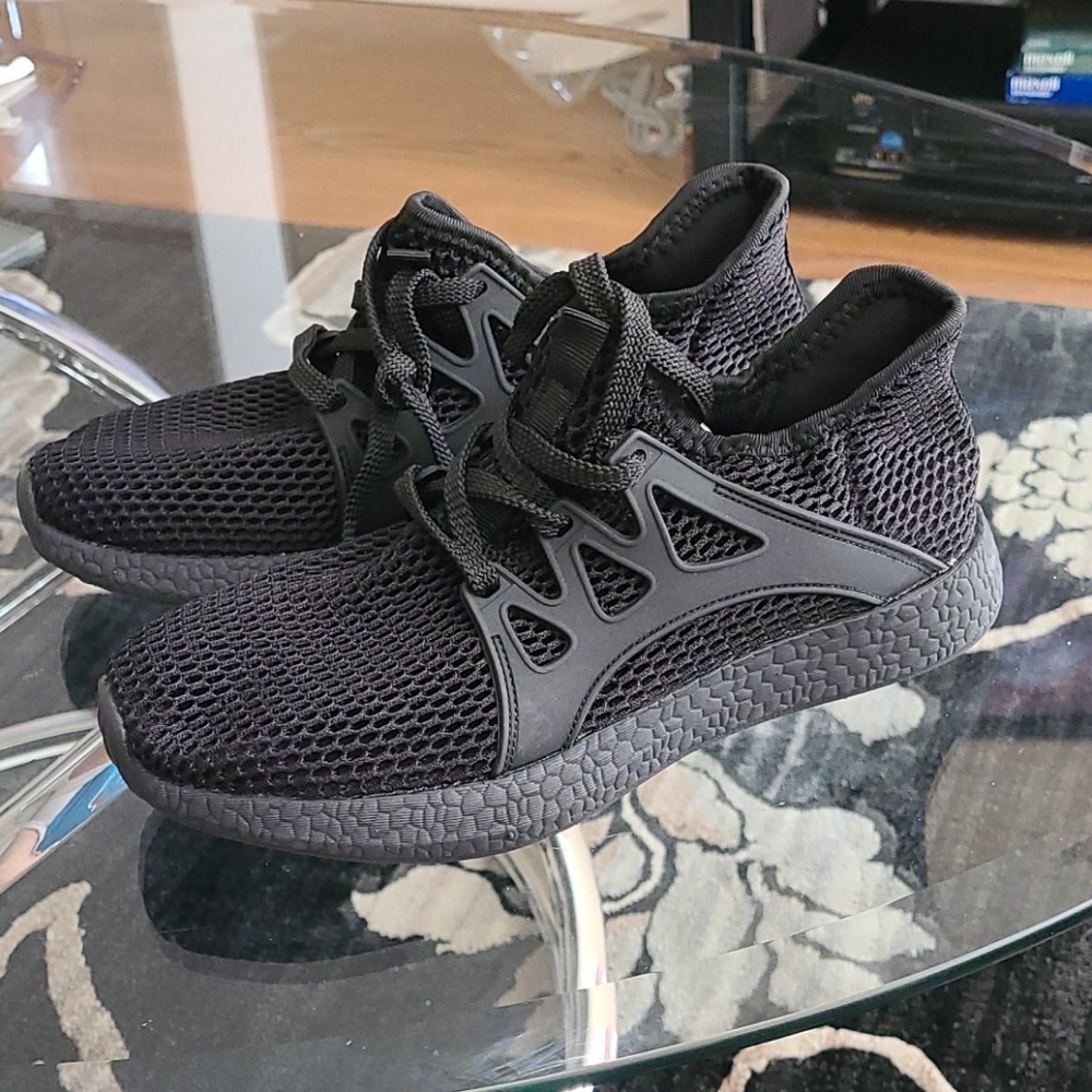 Man's  Sneakers Size 8